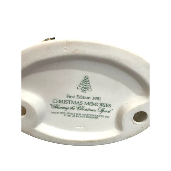 Vintage 1981 First Edition Christmas Memories Figurine "Sharing The Christmas Sp - Picture 5 of 7